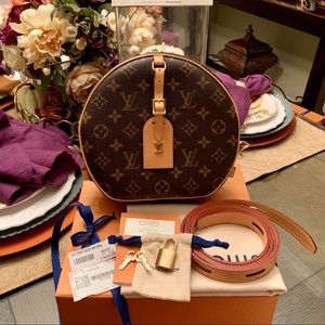 Louis Vuitton Boite Chapeau Souple!🖤.